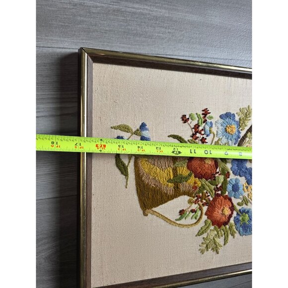 Vintage Framed Hand Embroidered Crewel Floral Art In Gold/Brown Frame 17x13 - Picture 7 of 8